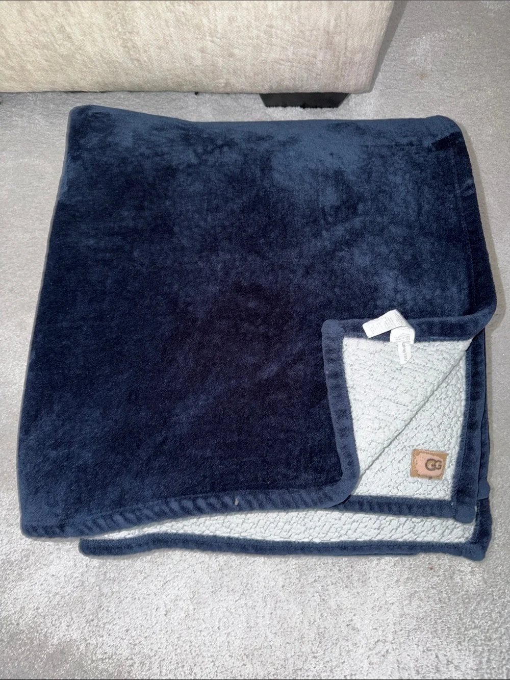 Ugg Cozy Reversible Navy Sherpa Throw Blanket full/queen